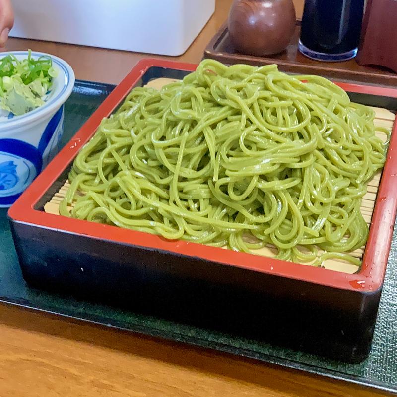 抹茶入りざるそば(夕陽ケ丘 更科)