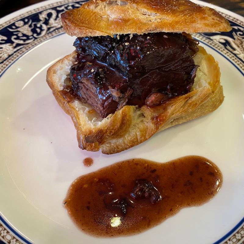 甲州ワインビーフすね肉の甲州ワイン煮込みのヴォロヴァン（パイケース詰め）(喜多見のプチ・パリビストロ ナガミネ)