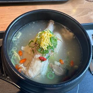 参鶏湯(韓国食堂 入ル グラングリーン)