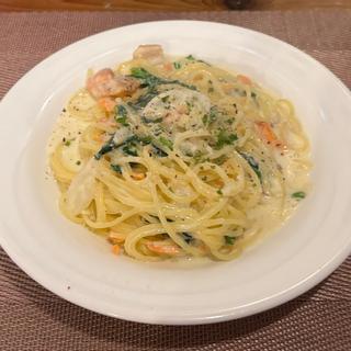 サーモンとほうれん草のクリームパスタ