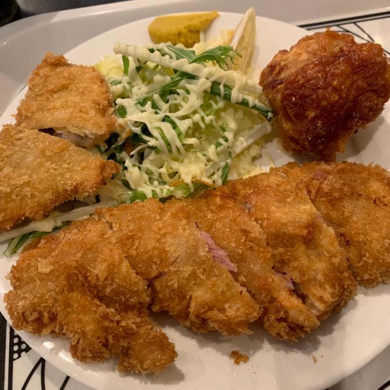 ミックスフライ定食(もつ九)