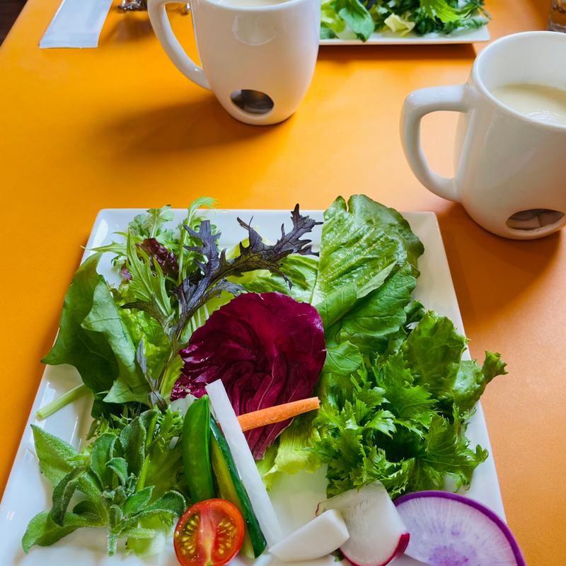 いちご島野菜のバーニャカウダ(タベルナ イル ロカーレ)