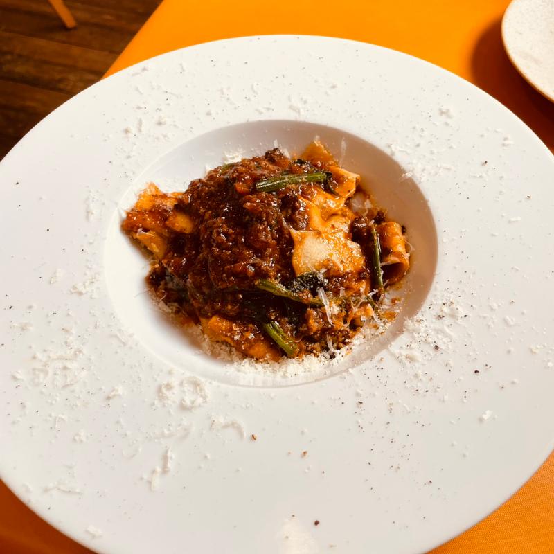 めぐみポークのラグー手打ちパッパルデッレ(タベルナ イル ロカーレ)