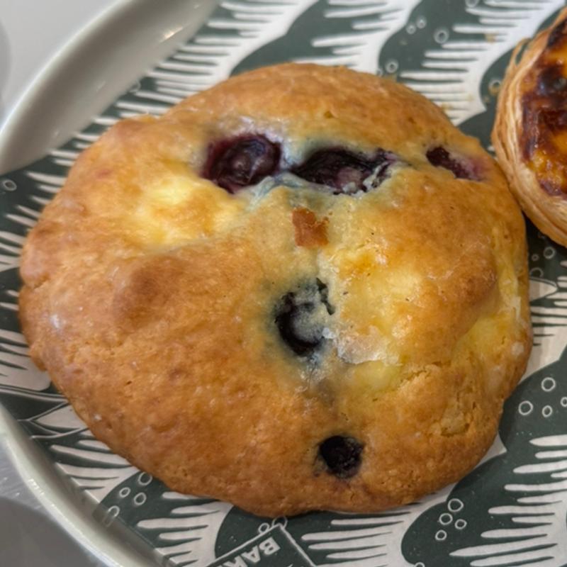 ブルーベリークリームチーズスコーン(Pacific BAKE HOUSE)