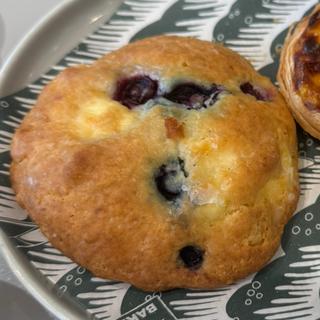 ブルーベリークリームチーズスコーン(Pacific BAKE HOUSE)