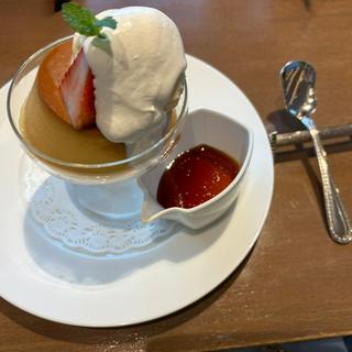 昔ながらの大きなプリンサンデー(ローストビーフ＆グリル ロッシニ)