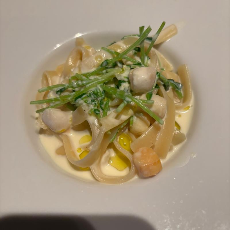 小柱のクリームパスタ(マジックレストラン&バー GIOIA 銀座店)