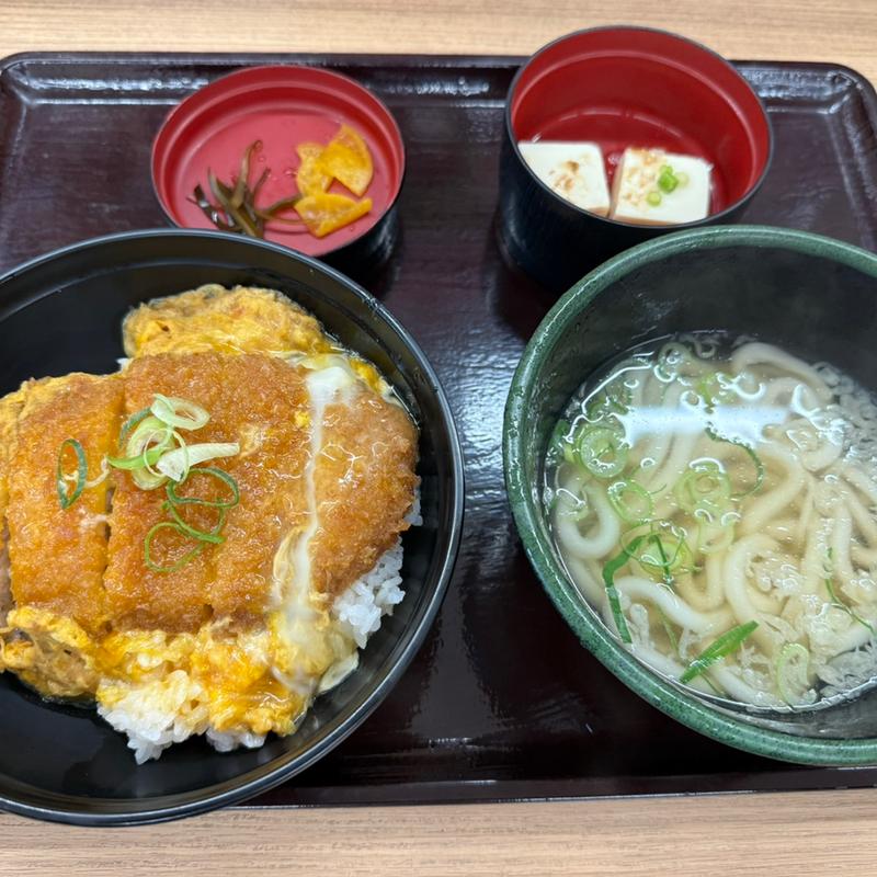 カツ丼とミニうどんのセット(うちだ屋 多々良店 )