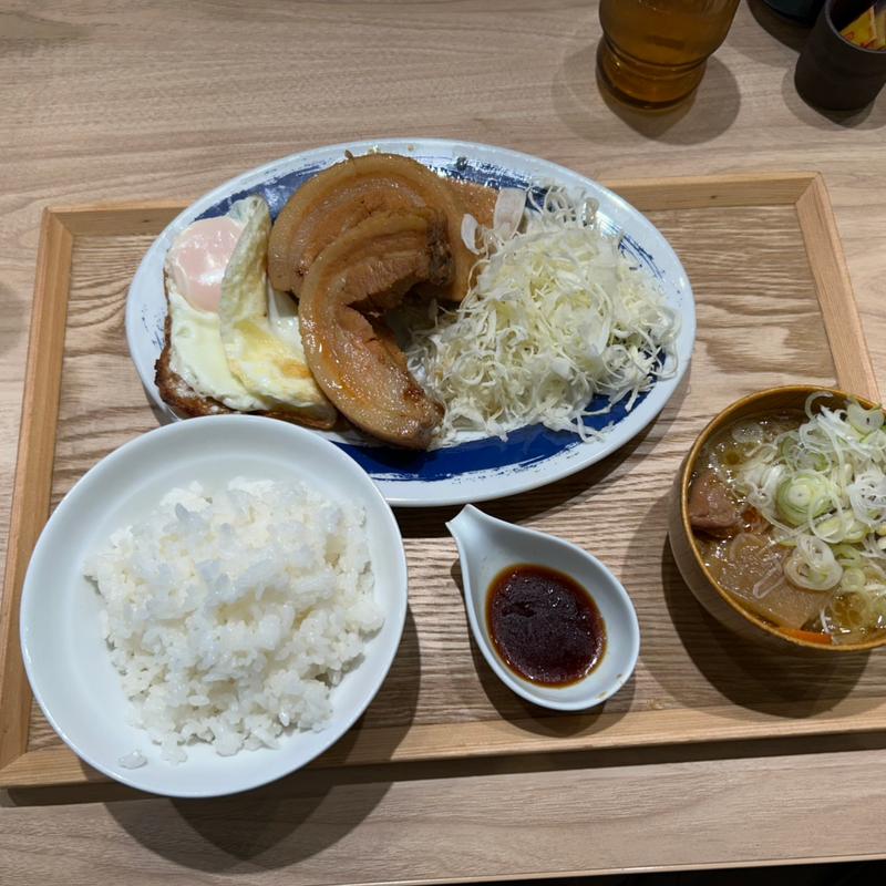 チャーシューエッグ定食(肉めし岡もと 足立入谷店)
