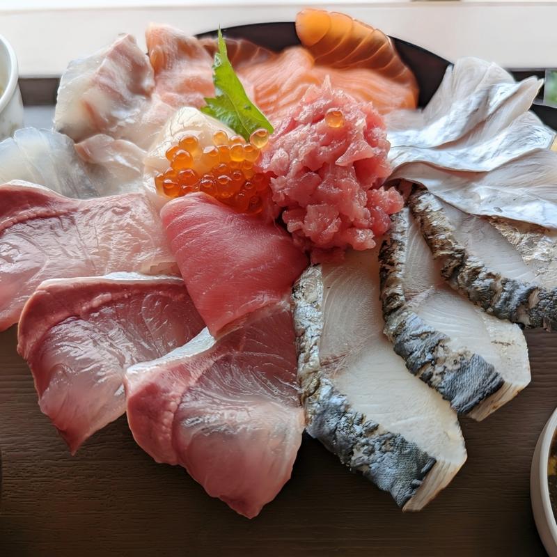 海鮮丼(箕島漁協直営 新鮮市場 浜のうたせ)