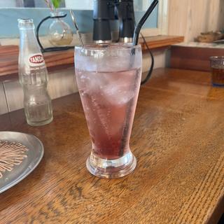 ディアボロシロップのソーダ割り カシス(うふcafe （ウフカフェ）)