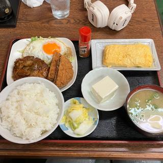 ランチセット（おかず2皿＋ごはんみそ汁）(大衆食堂 よしのや)