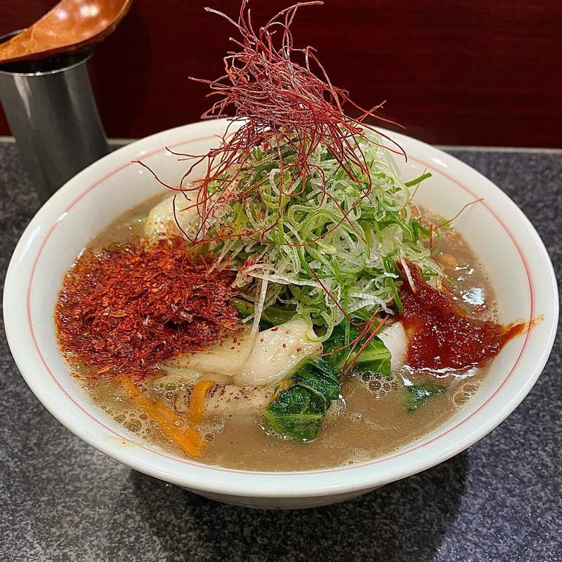 モツ辛レーラ(烈志笑魚油 麺香房 三く)