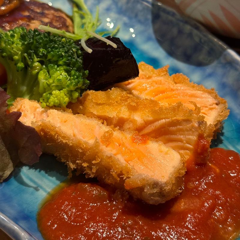 キングサーモンレアカツ ピリ辛トマトソース(お台所ふらり 栄スカイル店)