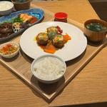 キングサーモンと豚肉のコンドルブルー アラビアータソース