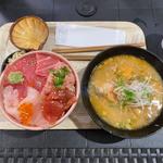 トロとろとろ丼と鮭汁