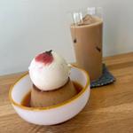 ほうじ茶プリン自家製サクラ牛乳アイスのせ