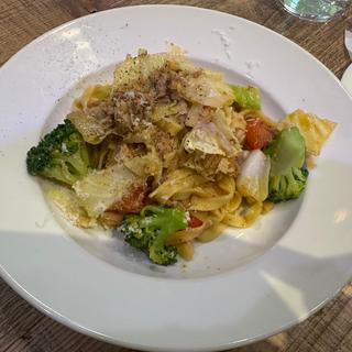 季節野菜と豚バラ肉のラグーソースパスタ