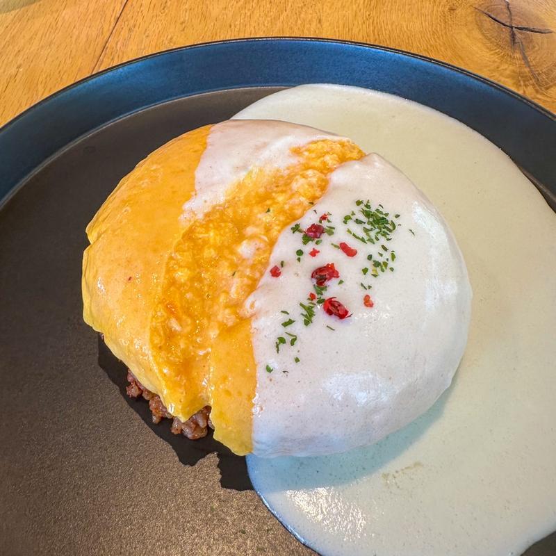 4種のぜいたくチーズオムライス(たまご農家のキッチン レシピヲ)