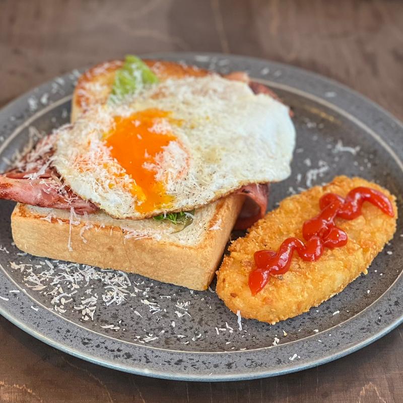 ベーコンエッグチーズトースト(44APARTMENT ダブルフォーアパートメント 多摩センター)
