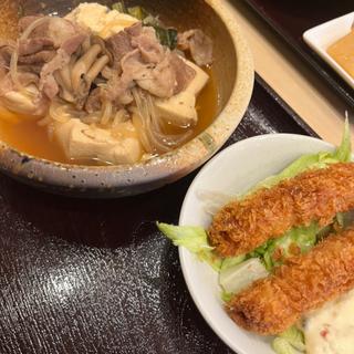 日替わり　牛肉と豆腐のすき焼き風とエビフライ