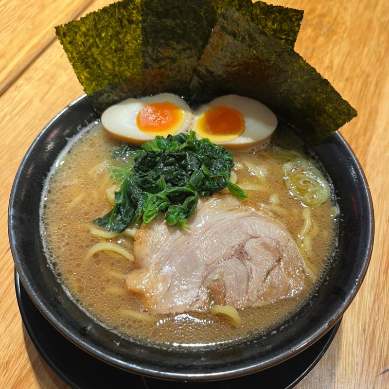 家系ラーメン並(えび豚骨拉麺春樹 中村橋店)
