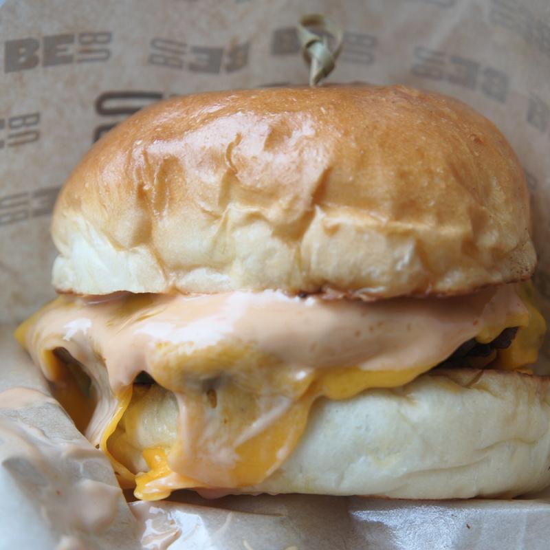 クラシックチーズバーガー(コンボ)(BeBu （ビブ）)