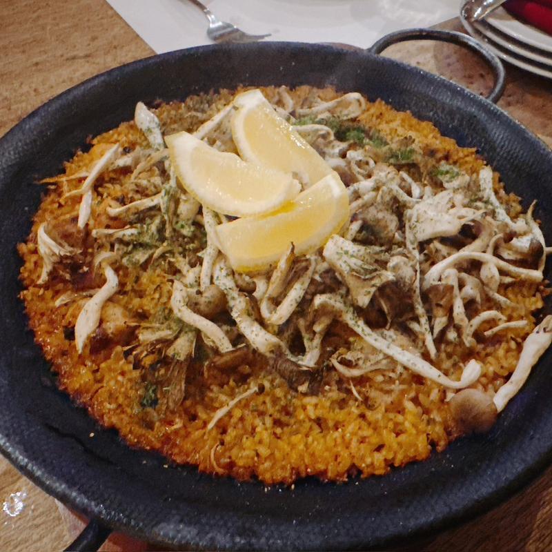 鶏モモ肉ときとこのパエリア(アンデパンダン （Independants）)