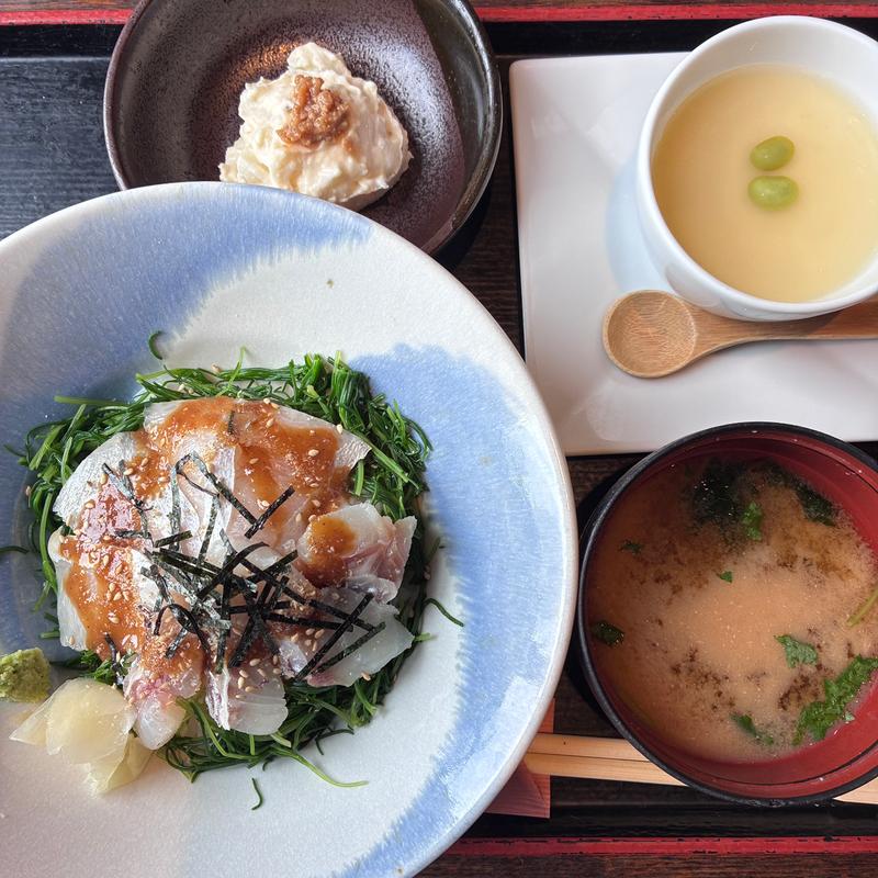 真鯛と勘八の胡麻だれ海鮮丼御膳(美食 米門 横浜店)