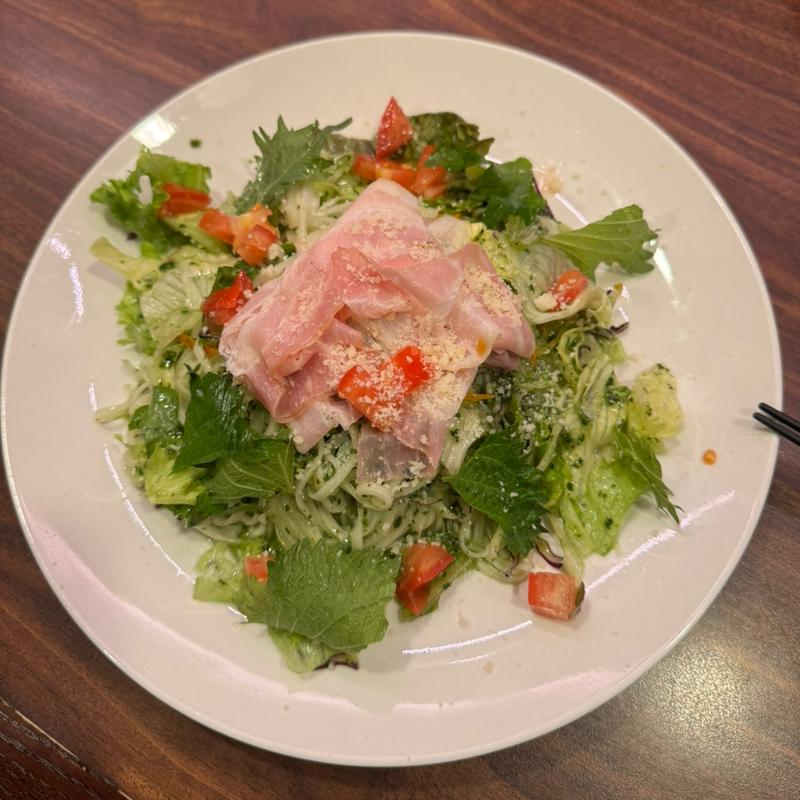 大葉と梅香るジェノベーゼ風サラダうどん(ジョナサン 菊川店)