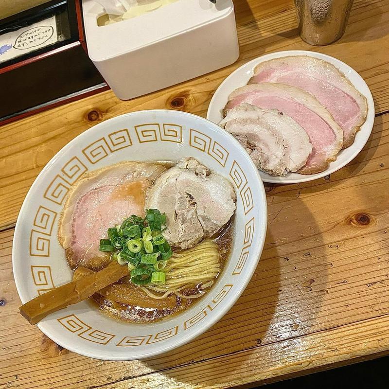 八鹿豚と星山&八鹿豚ローストッピング(極麺 青二犀 （ゴクメン アオニサイ）)