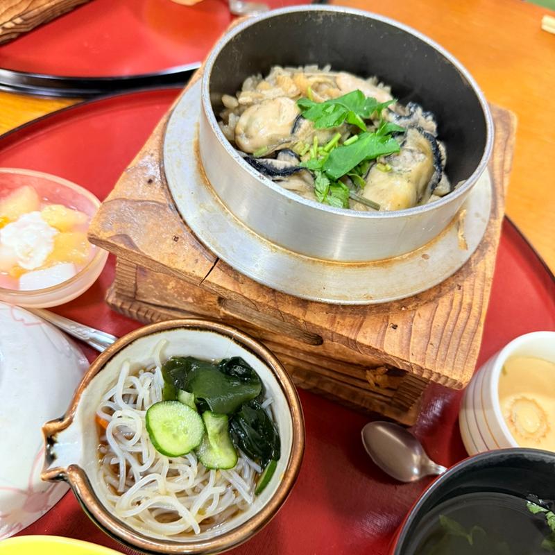 大粒牡蠣の釜飯(釜めし弥彦 （かまめしやひこ）)