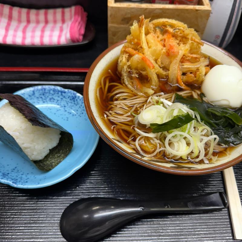 かき揚げそば　おにぎり　ゆで玉子(助六そば)