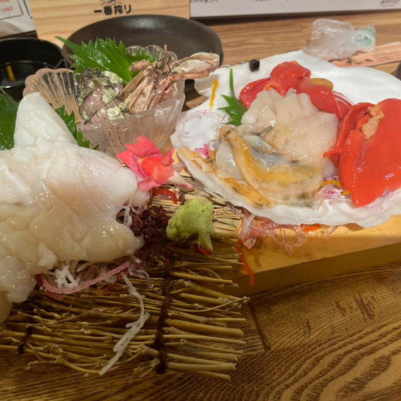 帆立とイカの足刺身(地酒と道産食材一笑 別邸)