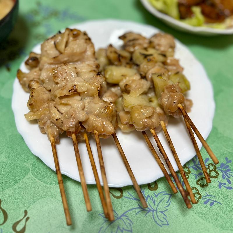 備長炭焼鳥もも串、ねぎま串(塩味)(オーケー 曳舟店)