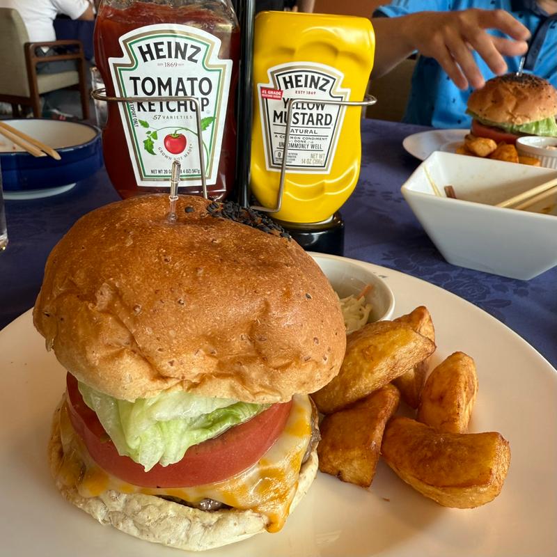 霞ヶ関プレミアムバーガー(霞ヶ関カンツリー倶楽部 レストラン)