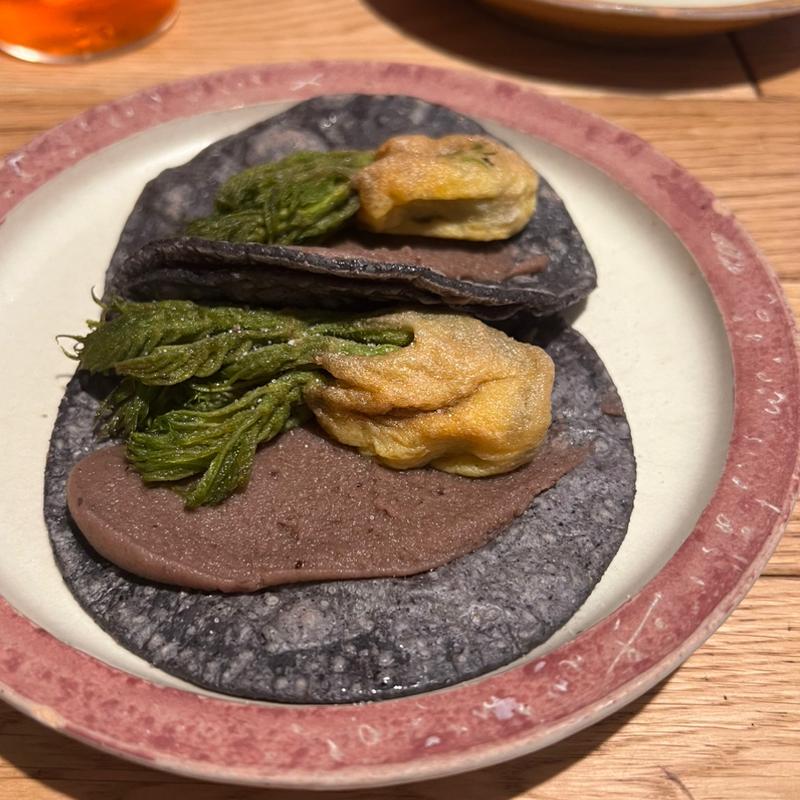 タラの芽のタコス(ロス・タコス・アスーレス)