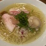 地鶏塩ラーメン味玉付
