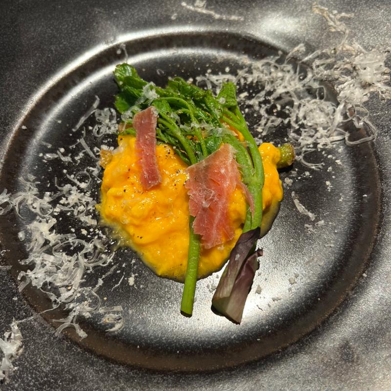 スクランブルエッグとその日の野菜(アル・ケッチァーノ （Al che-cciano）)