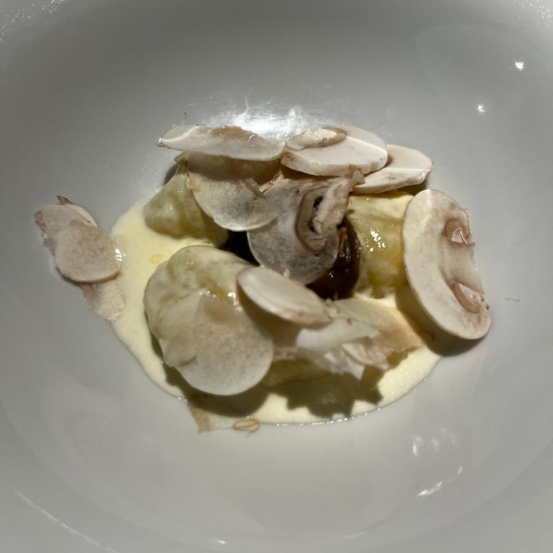 舟形マッシュルームとニョッキのチーズソース(アル・ケッチァーノ （Al che-cciano）)