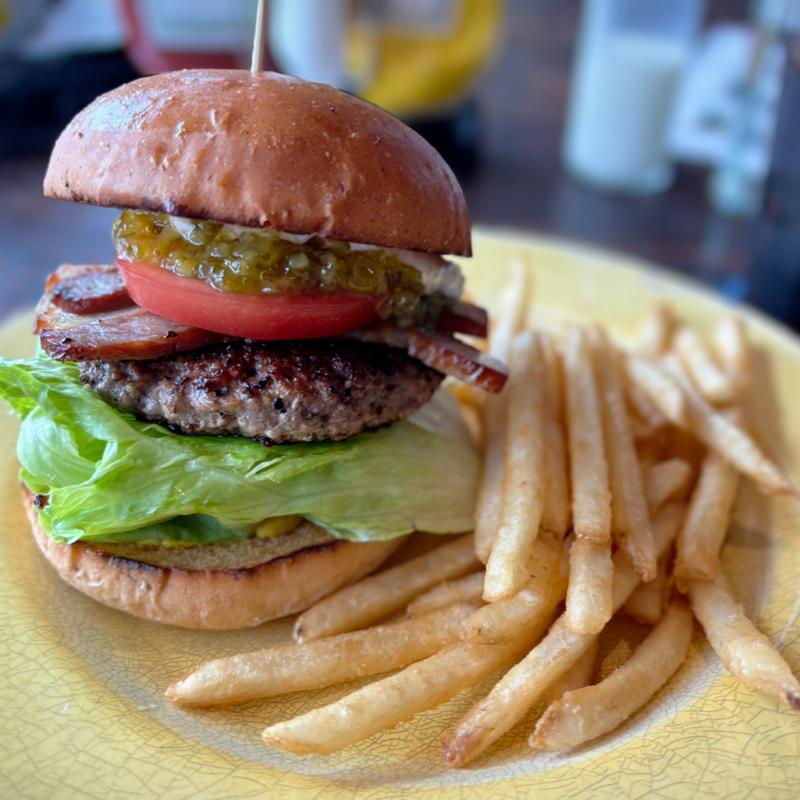 バーガー自家製ベーコンのBLTバーガー(Trex Kawasaki River Cafe)