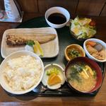 本日の焼魚・塩サバ(マザーズキッチン えいかりん)