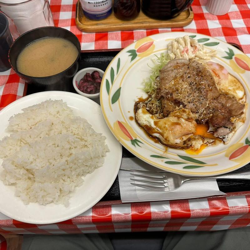 ロースポークエッグ定食(三好弥)