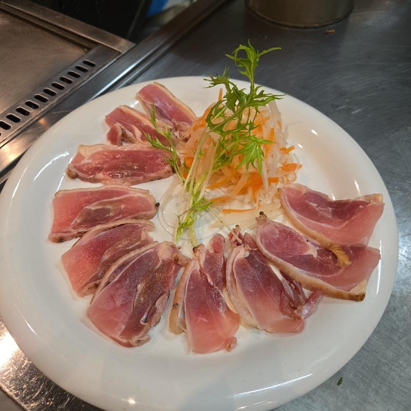 鳥のたたき(鉄板屋大豆酒処小豆)