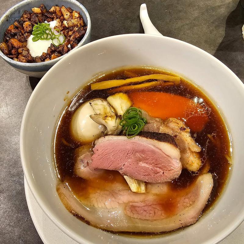 特製醤油ラーメン カクキュー八丁味噌お肉ご飯温玉のせ(Ramen 翡翠)