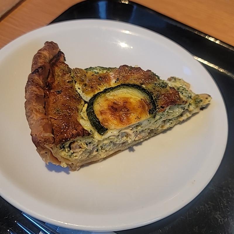 ジェノバチキンのキッシュ(ディーンアンドデルーカ　カフェ　東京ミッドタウン日比谷)