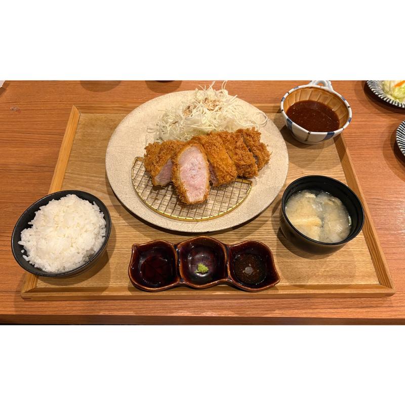 厚切り特ロースかつ膳(とんかつと銀シャリ玄 宇宿店)