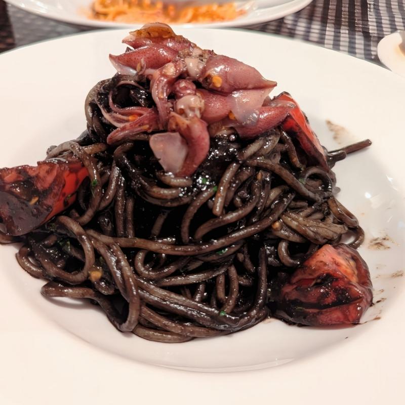 富山産ホタルイカのイカスミアラビアータソース(PASTA  COVO)