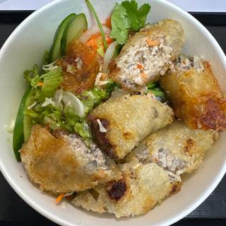 揚げ春巻きの汁なし麺(BANH MI STAR SHIBUYA by Nha Viet Nam)