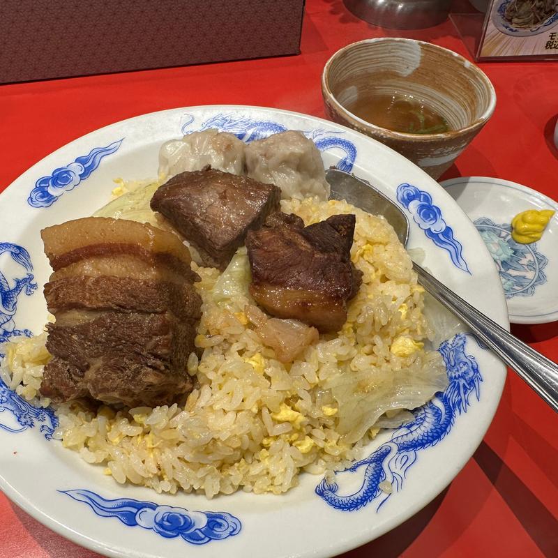 レタス入り角煮炒飯(大塚　幸龍軒)